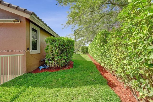 9921 NW 60th Pl, Parkland, FL 33076