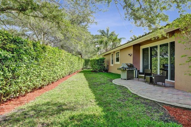 9921 NW 60th Pl, Parkland, FL 33076