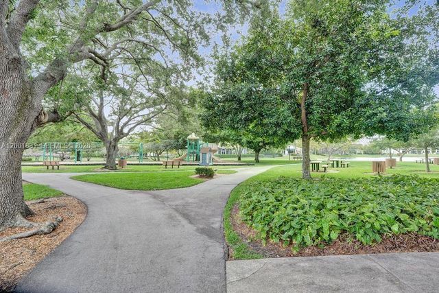 9921 NW 60th Pl, Parkland, FL 33076