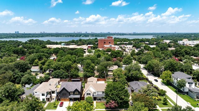 8815 Forest Hills Boulevard, Dallas, TX 75218