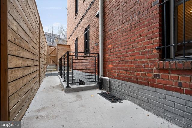 1821 T ST NW, Washington, DC 20009