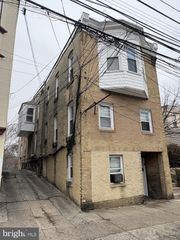 131 S MACDADE BLVD, Darby, PA 19023