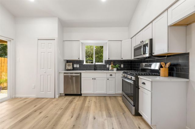 6209 Reicher DR, Austin, TX 78723