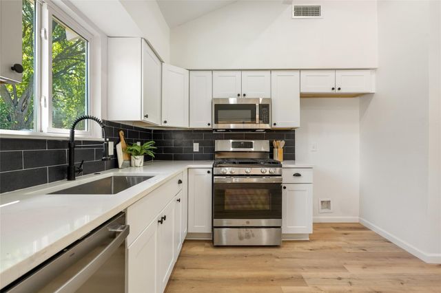 6209 Reicher DR, Austin, TX 78723