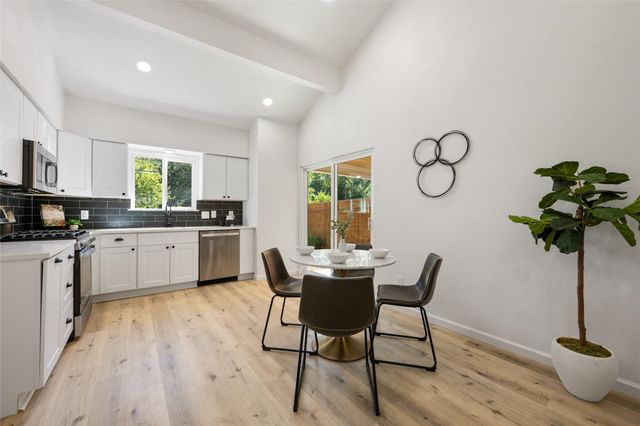 6209 Reicher DR, Austin, TX 78723