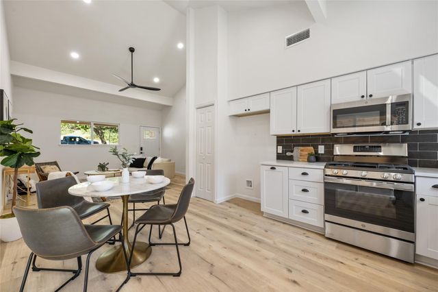 6209 Reicher DR, Austin, TX 78723