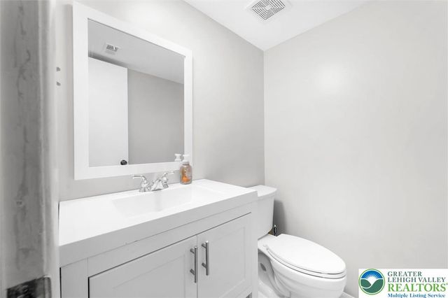 1806 Bent Pine Hill, Upper Macungie Twp, PA 18051