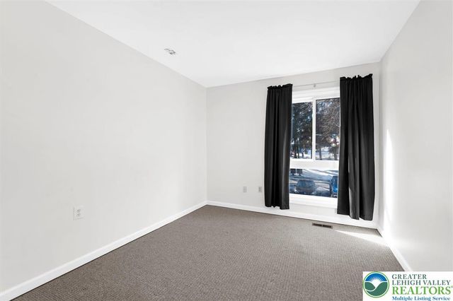 1806 Bent Pine Hill, Upper Macungie Twp, PA 18051