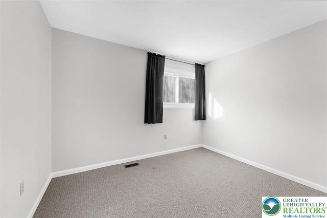 1806 Bent Pine Hill, Upper Macungie Twp, PA 18051