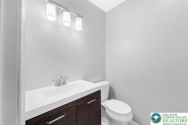 1806 Bent Pine Hill, Upper Macungie Twp, PA 18051