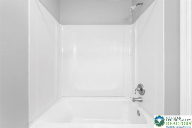 1806 Bent Pine Hill, Upper Macungie Twp, PA 18051