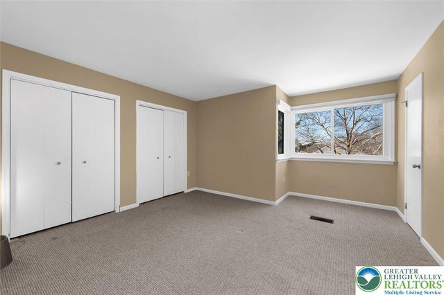 1806 Bent Pine Hill, Upper Macungie Twp, PA 18051