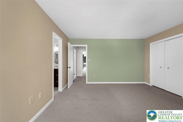 1806 Bent Pine Hill, Upper Macungie Twp, PA 18051