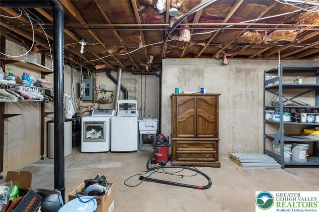 1806 Bent Pine Hill, Upper Macungie Twp, PA 18051