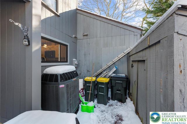 1806 Bent Pine Hill, Upper Macungie Twp, PA 18051