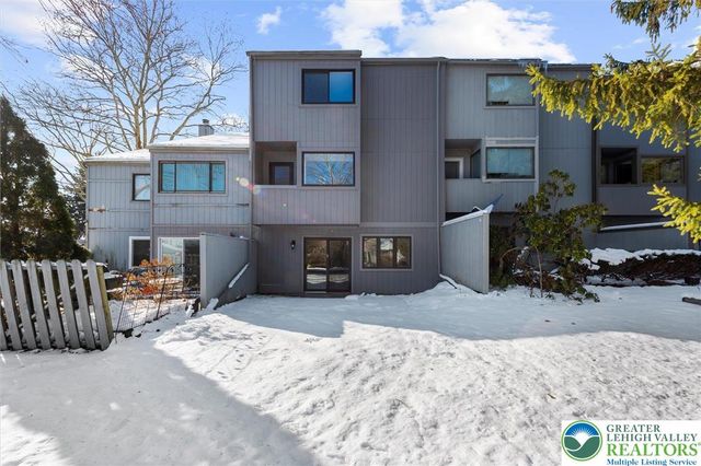 1806 Bent Pine Hill, Upper Macungie Twp, PA 18051