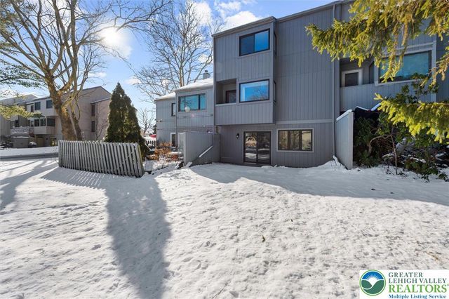 1806 Bent Pine Hill, Upper Macungie Twp, PA 18051