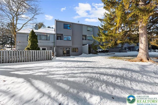 1806 Bent Pine Hill, Upper Macungie Twp, PA 18051