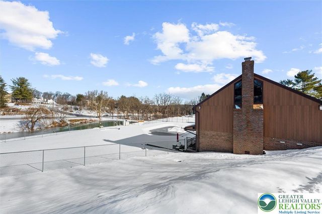 1806 Bent Pine Hill, Upper Macungie Twp, PA 18051