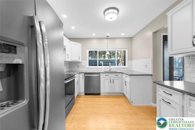 1806 Bent Pine Hill, Upper Macungie Twp, PA 18051