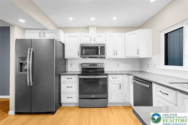 1806 Bent Pine Hill, Upper Macungie Twp, PA 18051