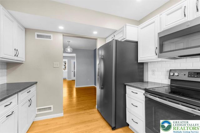 1806 Bent Pine Hill, Upper Macungie Twp, PA 18051