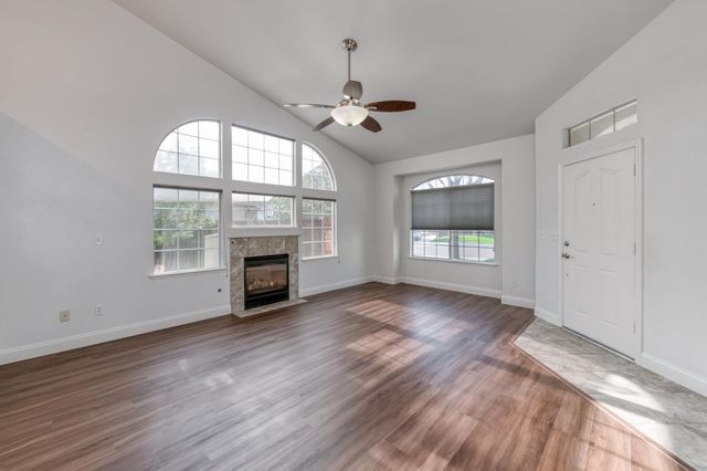 10304 N Recreation Avenue, Fresno, CA 93730