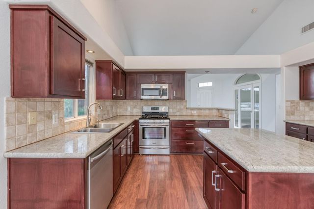 10304 N Recreation Avenue, Fresno, CA 93730