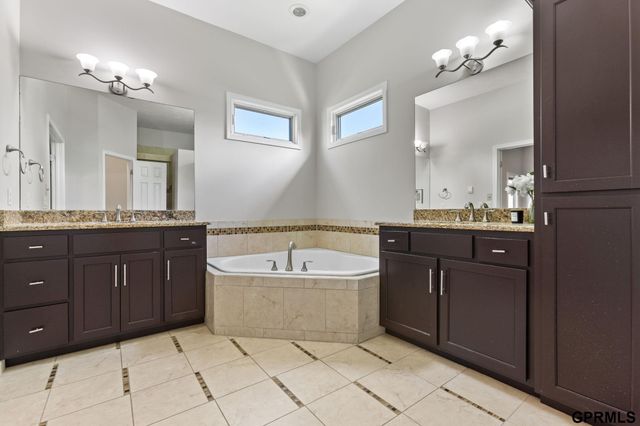 17055 Corby Street, Omaha, NE 68116