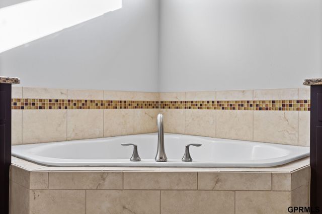 17055 Corby Street, Omaha, NE 68116