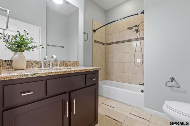 17055 Corby Street, Omaha, NE 68116