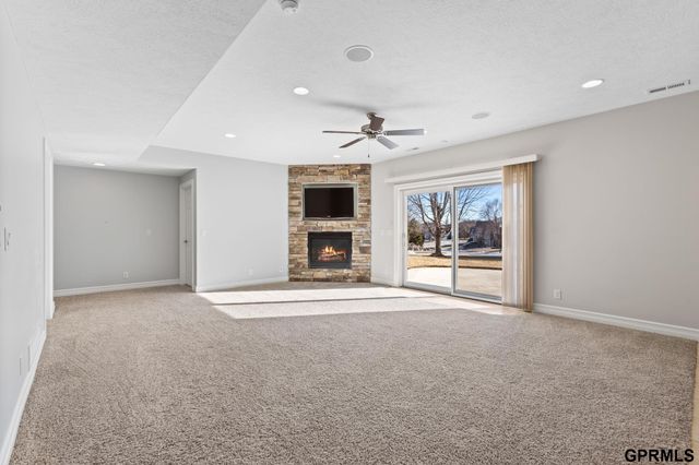 17055 Corby Street, Omaha, NE 68116