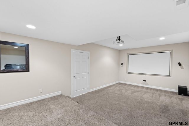 17055 Corby Street, Omaha, NE 68116