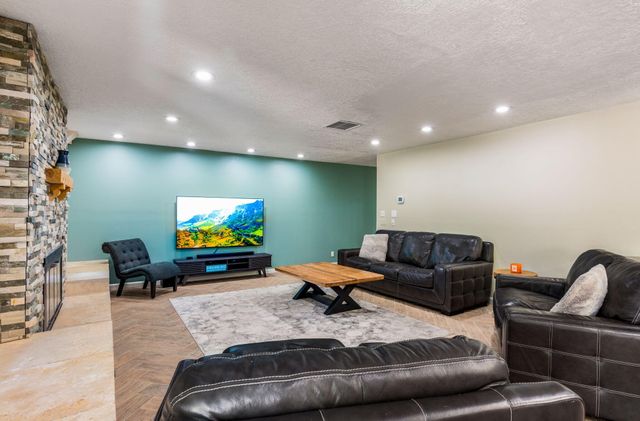 5604 Planeta Court NE, Albuquerque, NM 87111