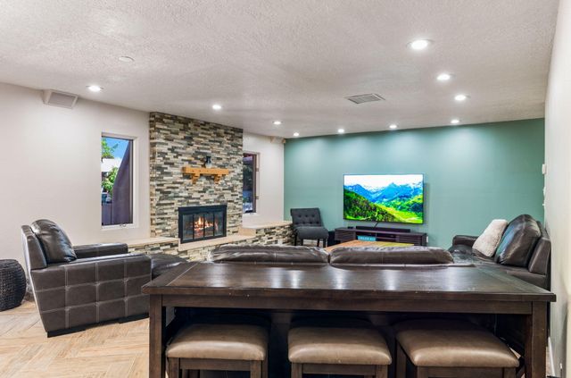 5604 Planeta Court NE, Albuquerque, NM 87111