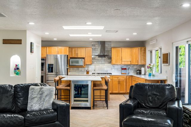 5604 Planeta Court NE, Albuquerque, NM 87111