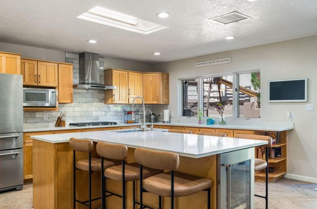 5604 Planeta Court NE, Albuquerque, NM 87111