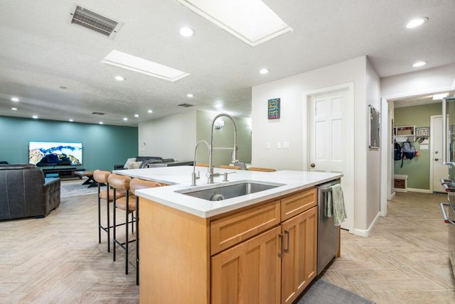 5604 Planeta Court NE, Albuquerque, NM 87111