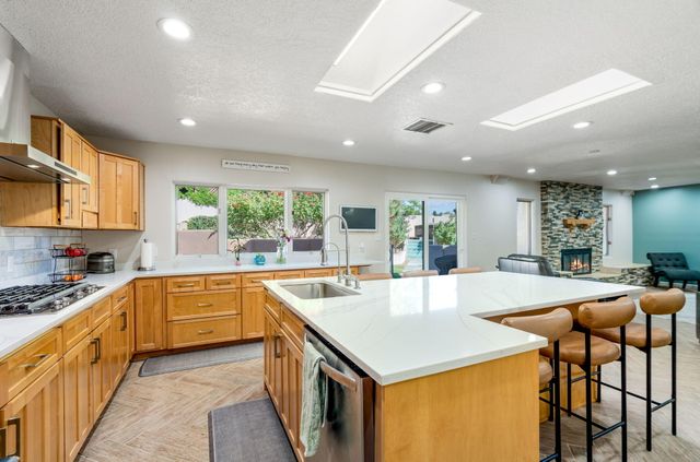 5604 Planeta Court NE, Albuquerque, NM 87111