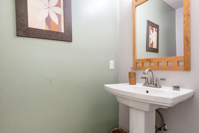 5604 Planeta Court NE, Albuquerque, NM 87111