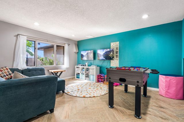 5604 Planeta Court NE, Albuquerque, NM 87111