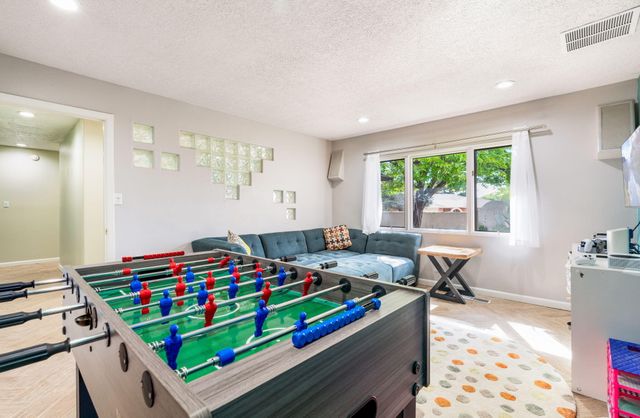 5604 Planeta Court NE, Albuquerque, NM 87111