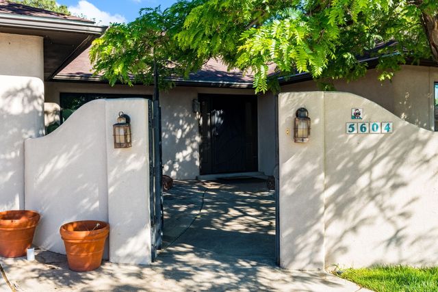 5604 Planeta Court NE, Albuquerque, NM 87111