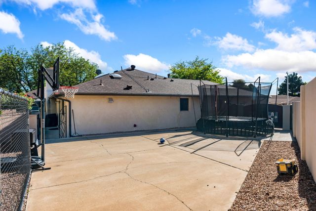5604 Planeta Court NE, Albuquerque, NM 87111