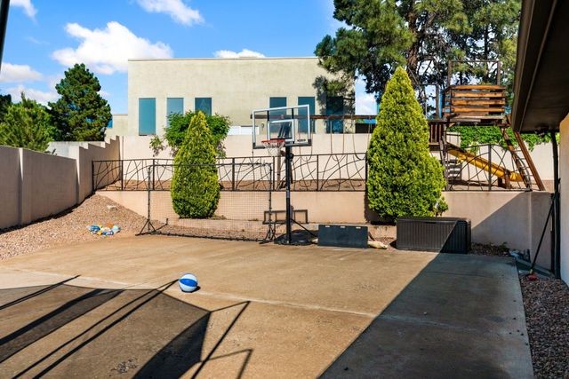 5604 Planeta Court NE, Albuquerque, NM 87111