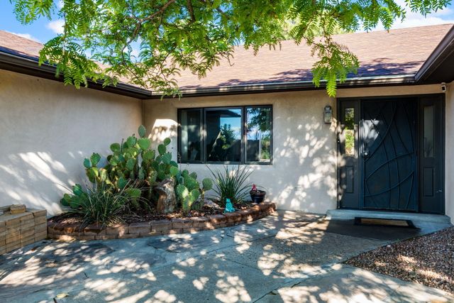 5604 Planeta Court NE, Albuquerque, NM 87111