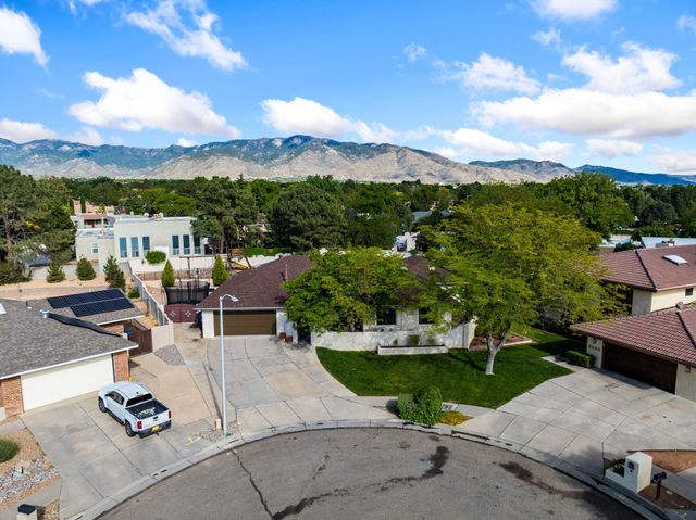 5604 Planeta Court NE, Albuquerque, NM 87111