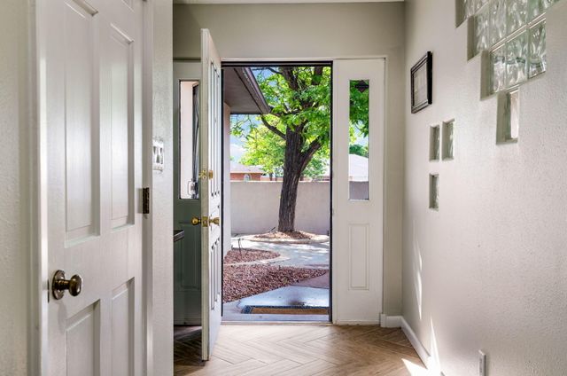5604 Planeta Court NE, Albuquerque, NM 87111