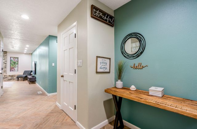 5604 Planeta Court NE, Albuquerque, NM 87111