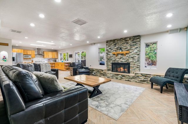 5604 Planeta Court NE, Albuquerque, NM 87111